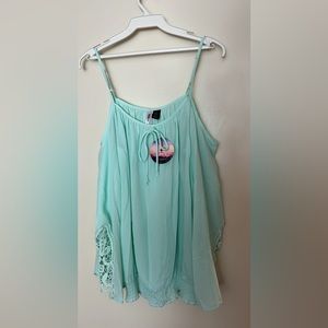 Flare-Sleeve Cold-Shoulder Love by Design Top 🔥NWT🔥